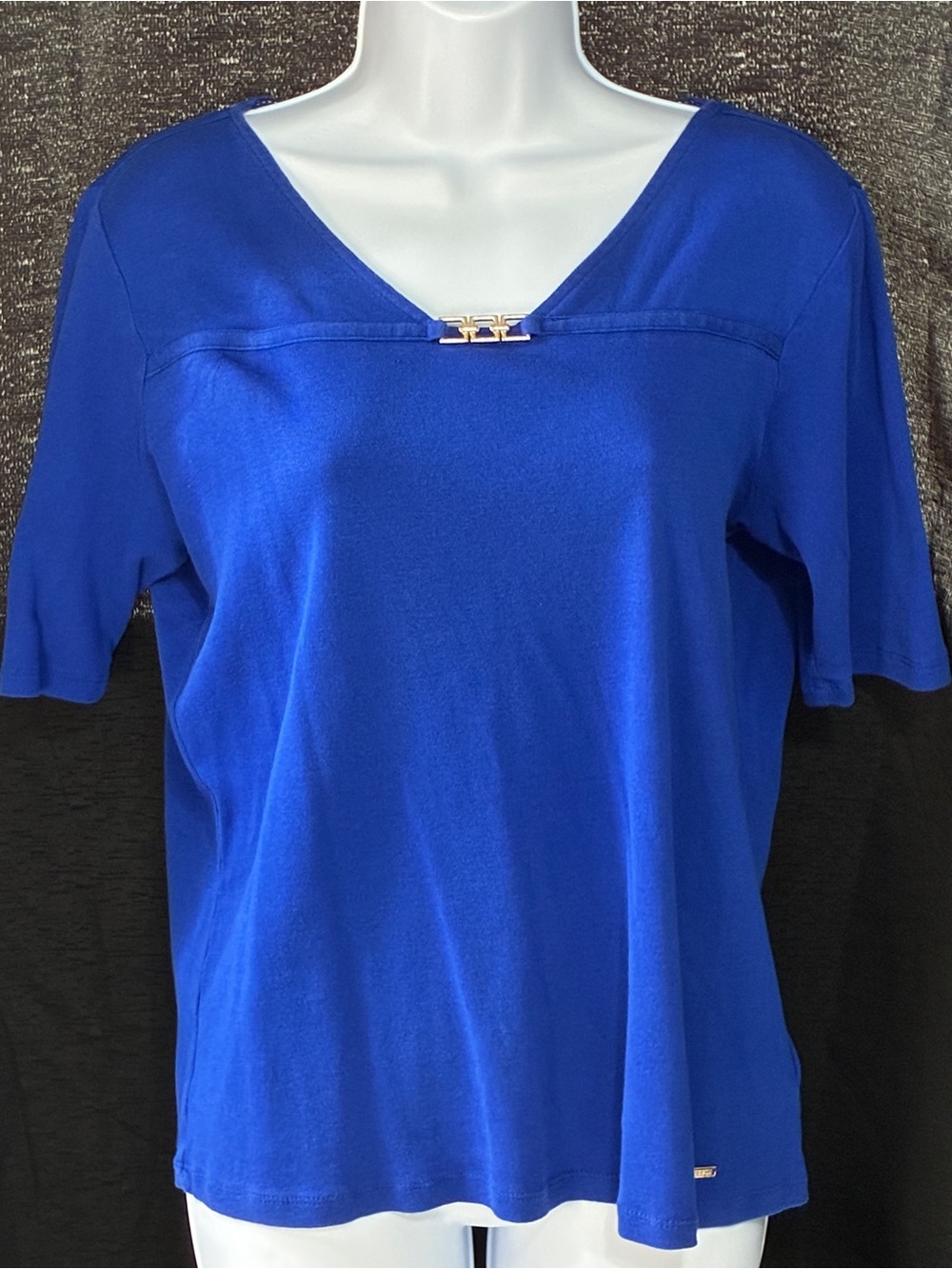 Ellen Tracy Royal Blue V-Neck Short Sleeve Top with Gold Accent